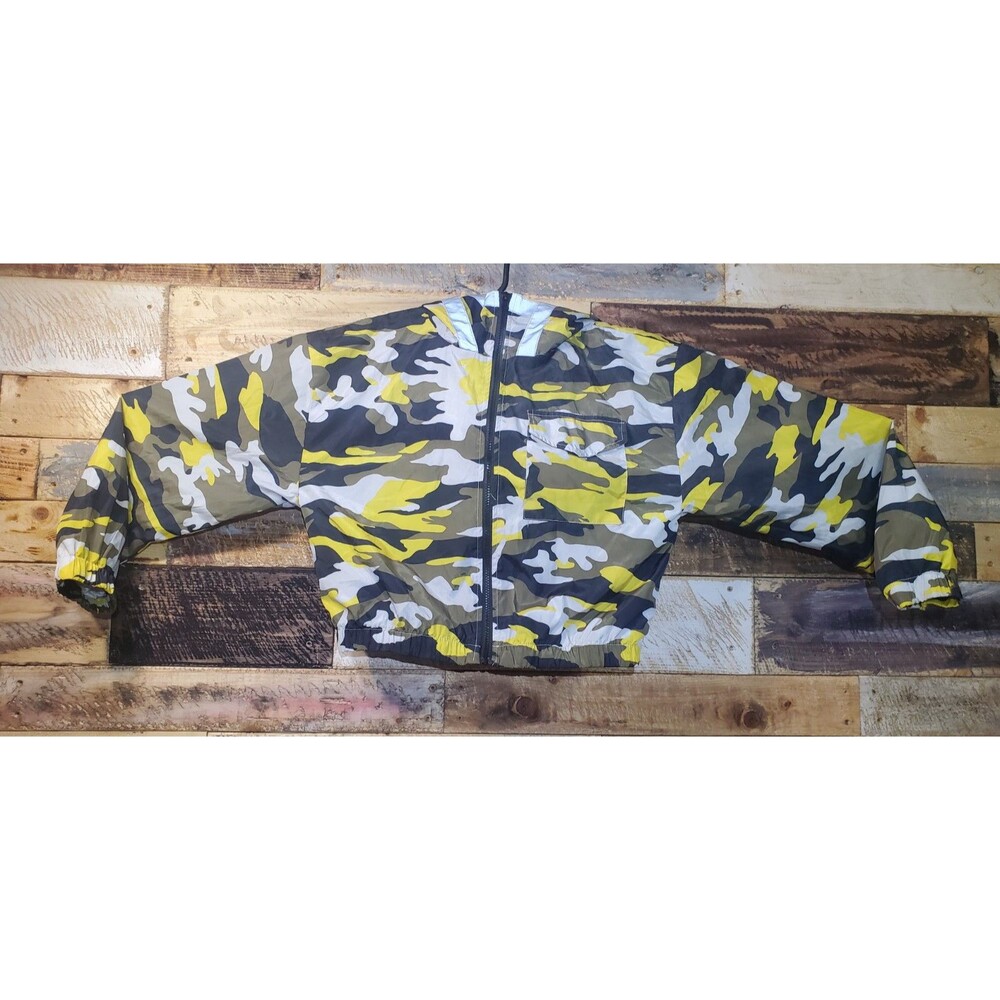 New Look Sport Camouflage Windbreaker Large. Three Pocket. Reflective Hood Liner